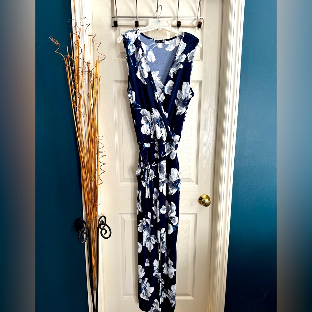 SLEEVELESS JUMPSUIT. 
BLUE IS YOUR COLOR.